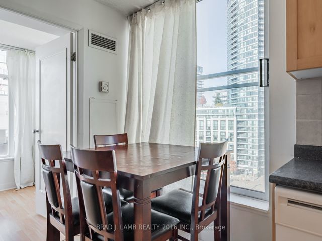 1122 - 650 Queens Quay W