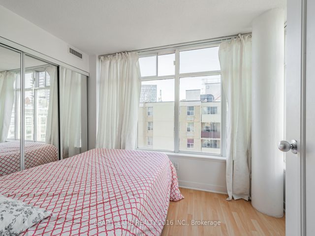 1122 - 650 Queens Quay W