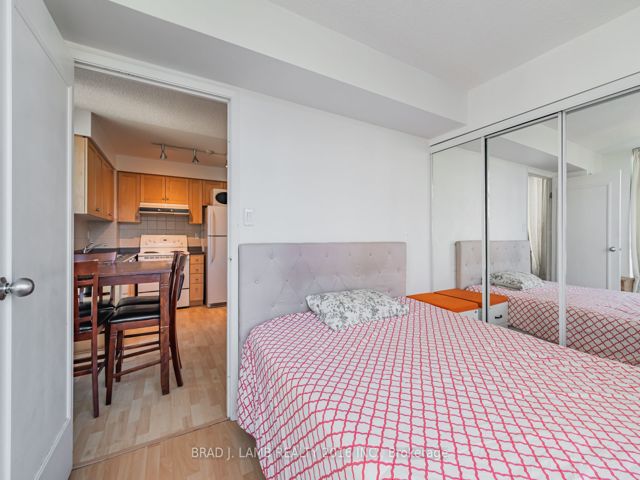 1122 - 650 Queens Quay W