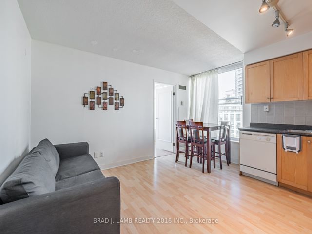 1122 - 650 Queens Quay W