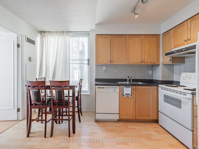 1122 - 650 Queens Quay W