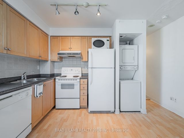 1122 - 650 Queens Quay W