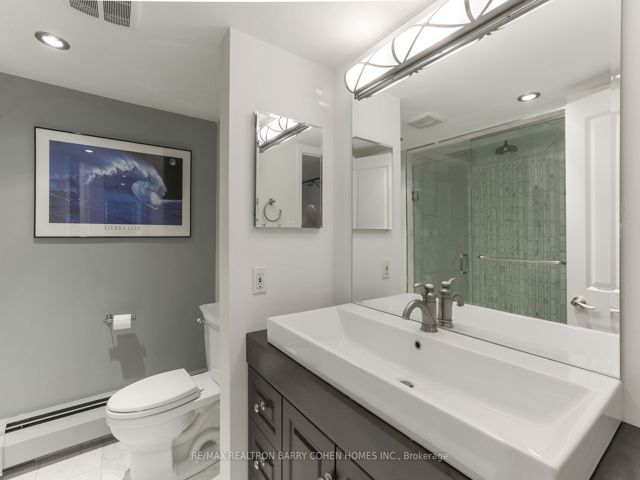 1204 - 30 Wellington St E