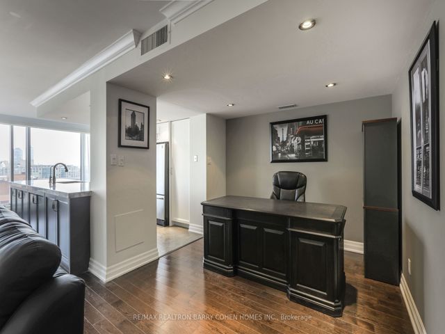 1204 - 30 Wellington St E