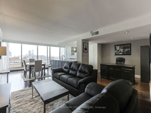 1204 - 30 Wellington St E