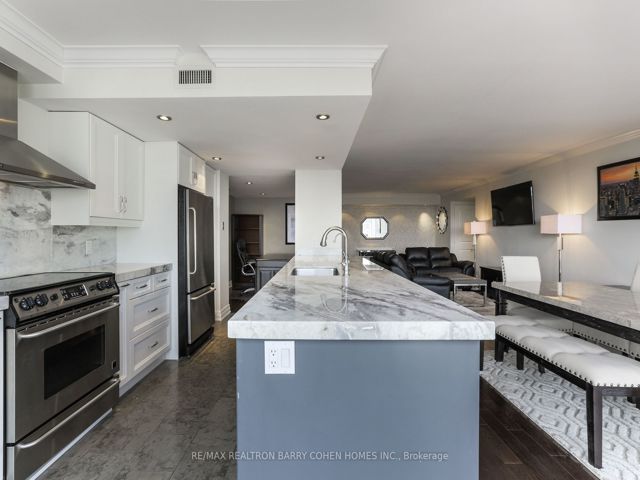 1204 - 30 Wellington St E