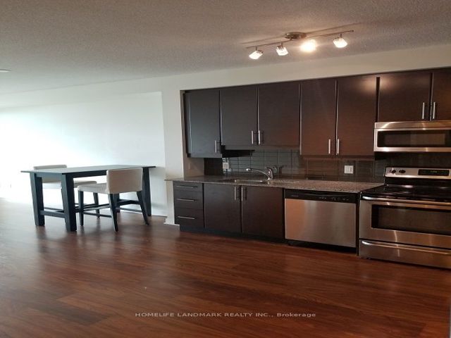 3813 - 33 Bay St