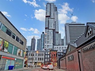 3301 - 318 Richmond St W