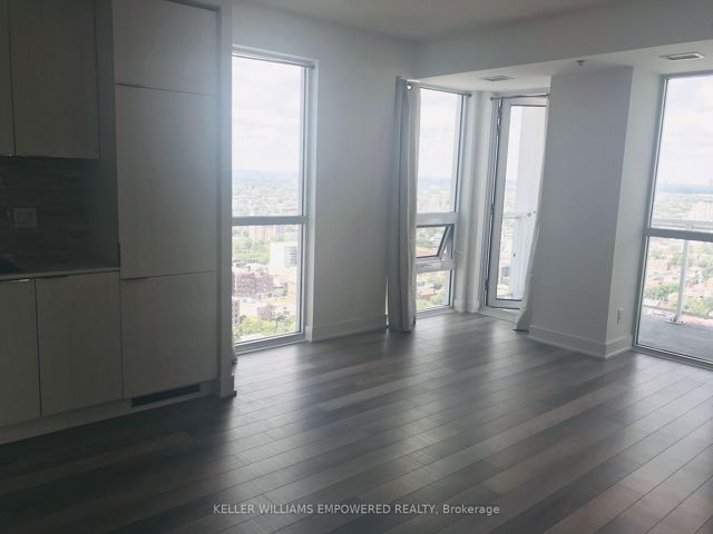 3301 - 318 Richmond St W