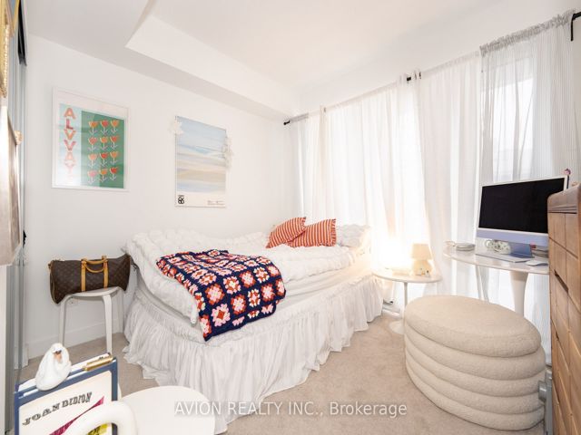 1112 - 501 Yonge St