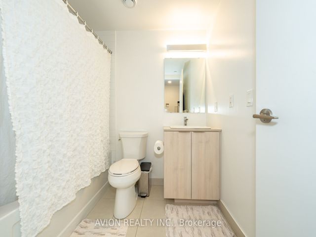 1112 - 501 Yonge St
