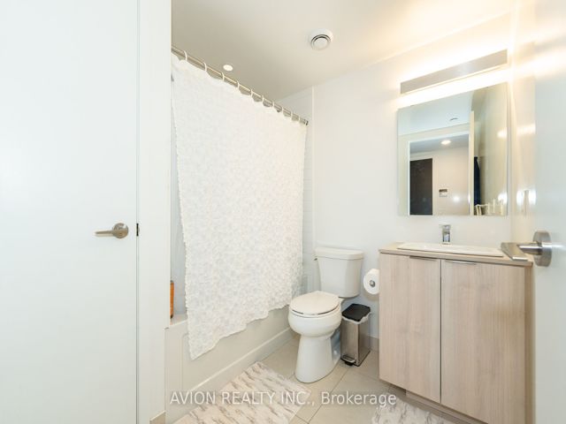 1112 - 501 Yonge St
