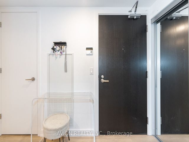 1112 - 501 Yonge St
