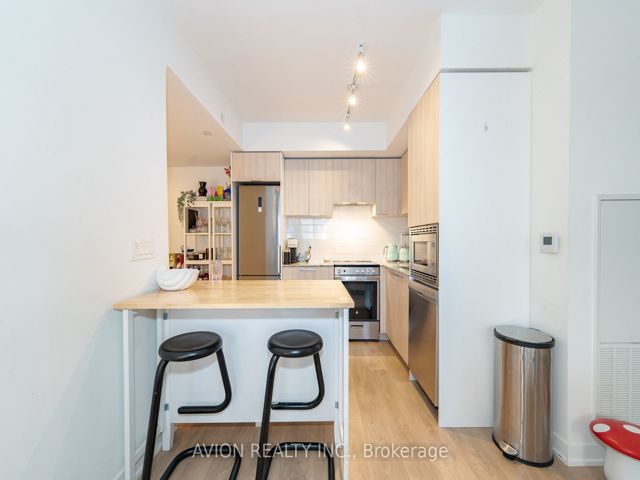 1112 - 501 Yonge St