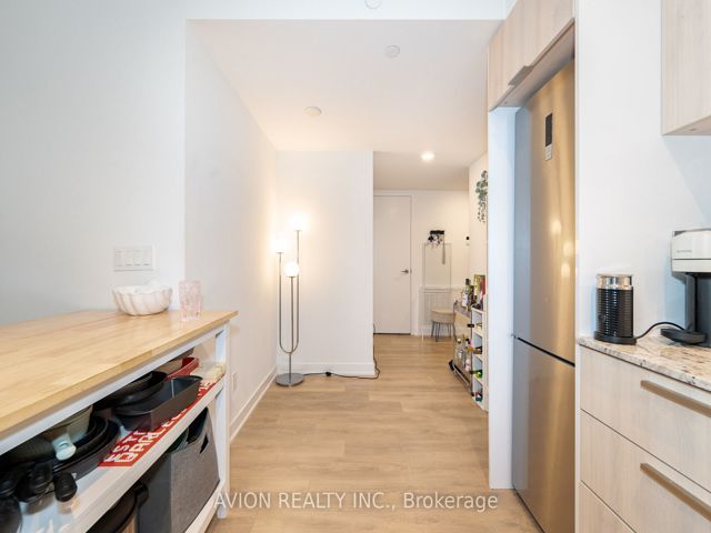 1112 - 501 Yonge St