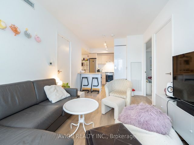 1112 - 501 Yonge St