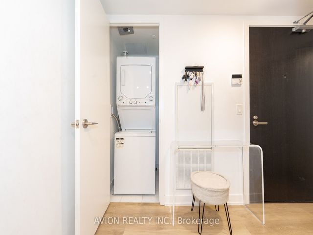 1112 - 501 Yonge St