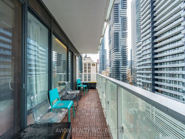 1112 - 501 Yonge St