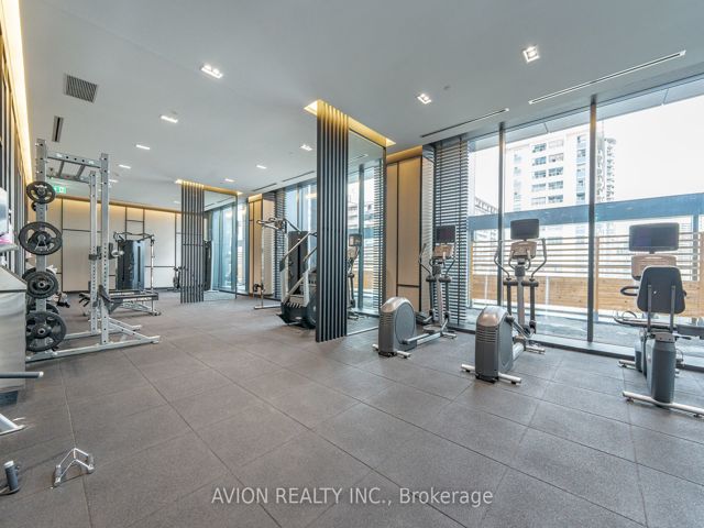 1112 - 501 Yonge St