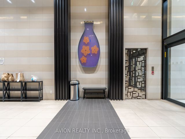 1112 - 501 Yonge St