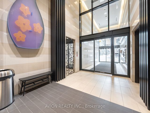1112 - 501 Yonge St