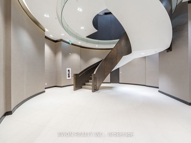 1112 - 501 Yonge St