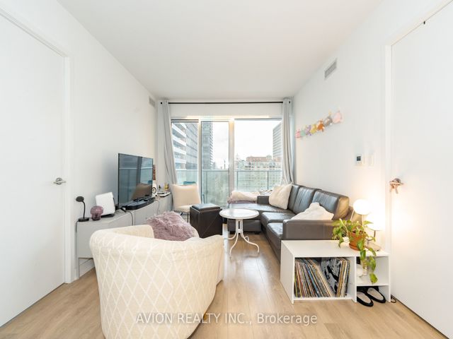 1112 - 501 Yonge St