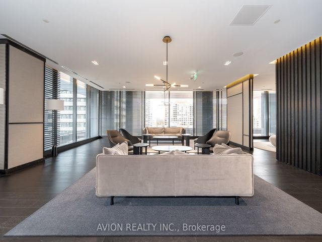 1112 - 501 Yonge St