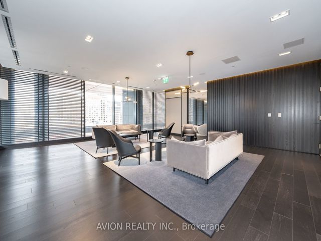 1112 - 501 Yonge St