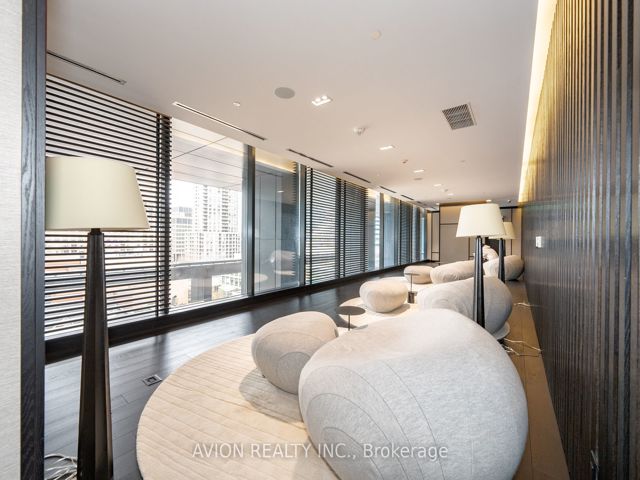1112 - 501 Yonge St