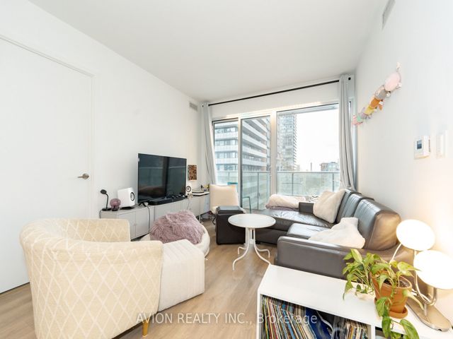 1112 - 501 Yonge St