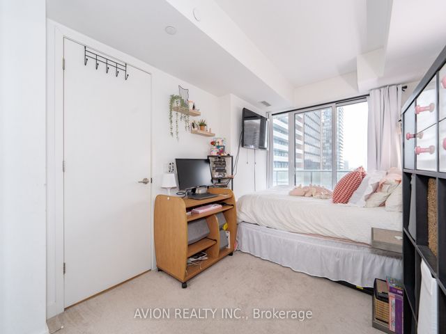 1112 - 501 Yonge St