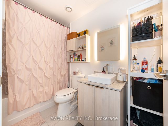 1112 - 501 Yonge St