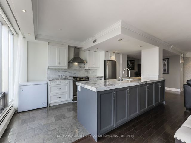 1204 - 30 Wellington St E