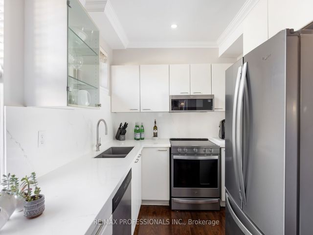 203 - 195 Poplar Plains Rd