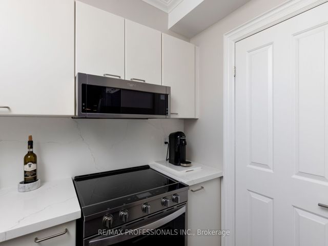 203 - 195 Poplar Plains Rd