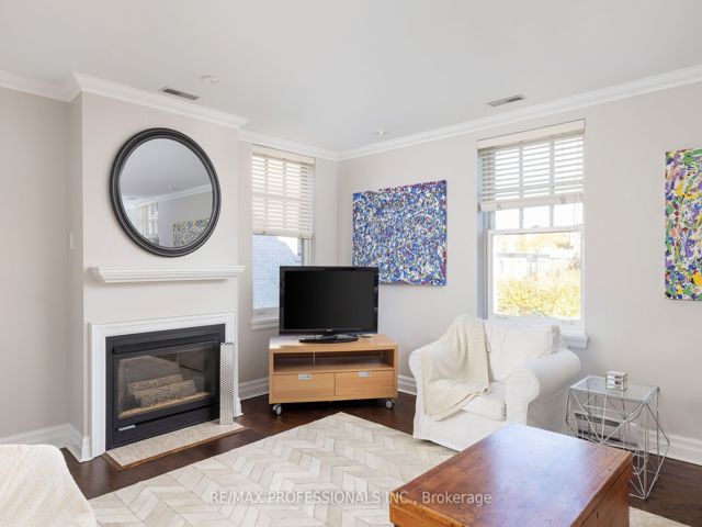 203 - 195 Poplar Plains Rd