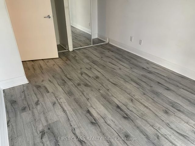 404 - 17 Kenaston Gdns