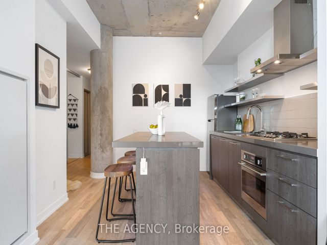 1011 - 560 King St W
