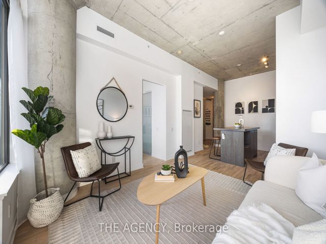 1011 - 560 King St W