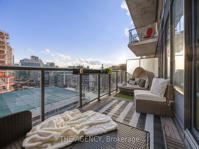 1011 - 560 King St W