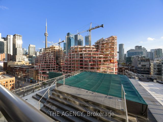 1011 - 560 King St W