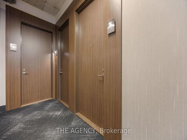 1011 - 560 King St W