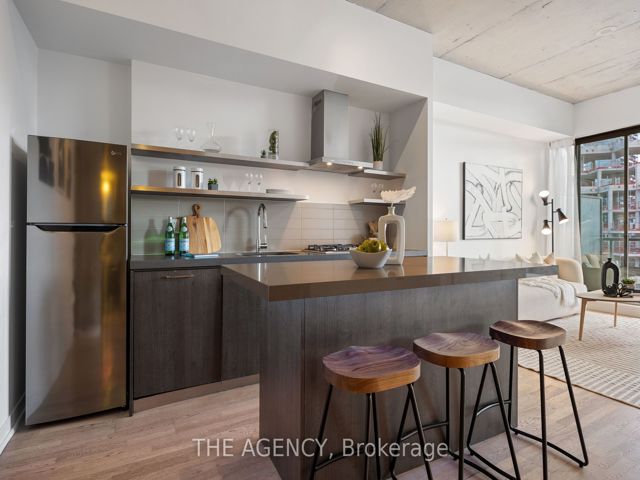 1011 - 560 King St W