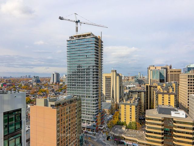 1909 - 238 Simcoe St