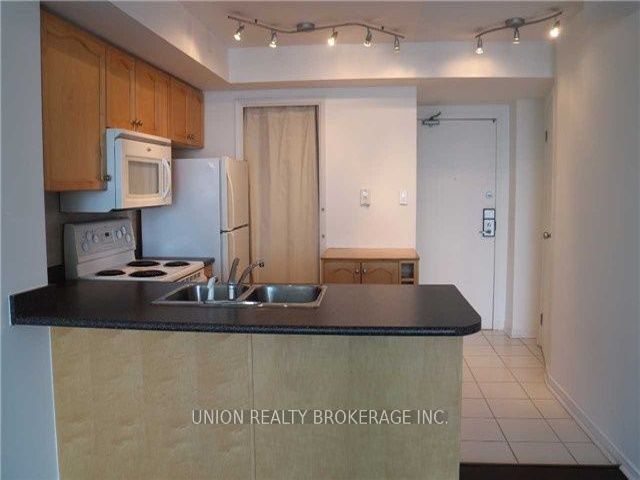 1810 - 650 Queens Quay W