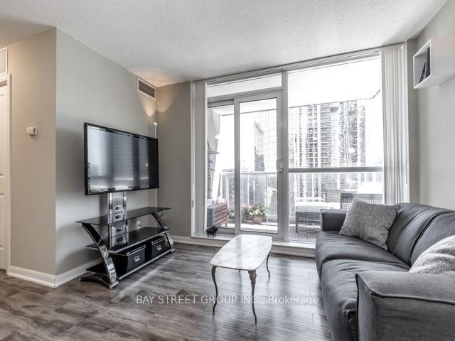 2015 - 4978 Yonge St