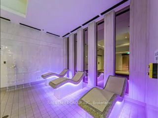 901 - 17 Bathurst St