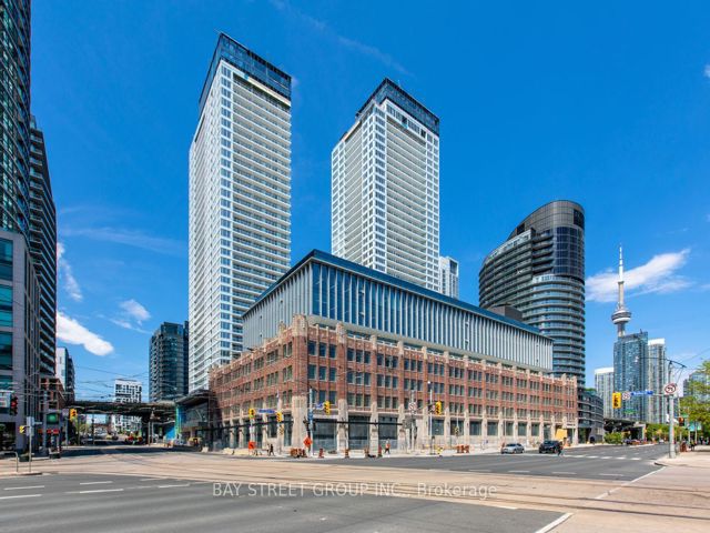 901 - 17 Bathurst St