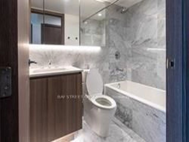 901 - 17 Bathurst St